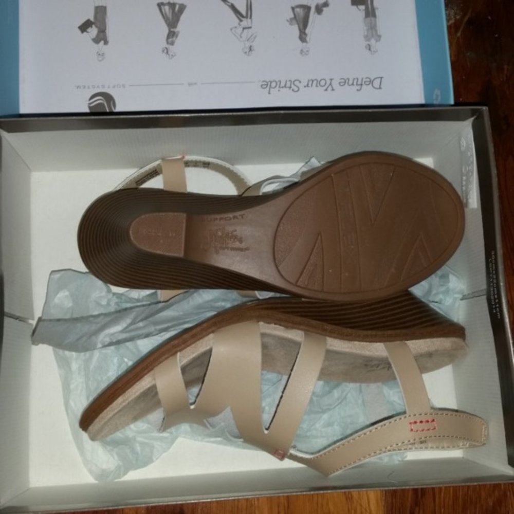 9W LifeStride "Persephone" Wedge Sandal in Taupe